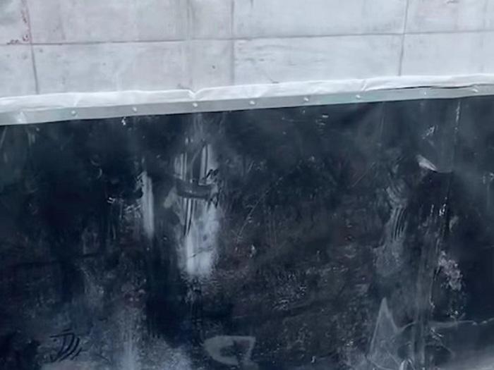 土工膜施工時(shí)垂直面的固定方式